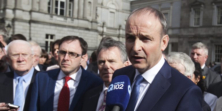 Tá trí rogha chinniúnacha le déanamh ag Micheál Martin