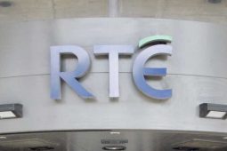 ‘Uafásach’, ‘aisteach’ agus ‘dochreidte’ – tuarascáil a mhaíonn go bhfuil RTÉ ag dul thar fóir ó thaobh na Gaeilge ina údar iontais