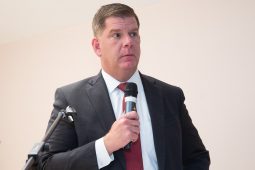 Marty Walsh pósta – fáisceadh an tsnaidhm ar Mhuir Chairb