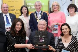 GAILEARAÍ: Duais Aitheantais Pheadair Uí Fhlatharta bronnta den chéad uair ag Gradaim Sheosaimh Uí Ógartaigh i nGaillimh