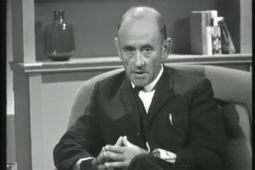 FÍSEÁN: “Fiche bliain ag meath, fiche bliain ag fás, fiche bliain faoi bhláth agus fiche bliain ag cromadh..”