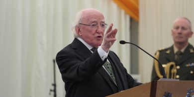 An Rás don Áras – comhrac idir an eite dheis is an eite chlé
