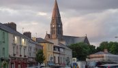Coisméigeacha i dtreo choláistí an tsaoil agus an ‘chárisma’