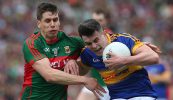 Cluichí crua ag Maigh Eo agus Tír Eoghain agus a n-aghaidh ar an gcúldoras i gcónaí