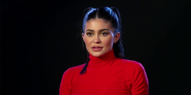 Kylie Jenner sa tóir ar an ngradam don bhilliúnaí is óige ar domhan
