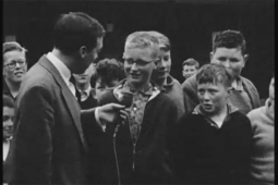 ‘It’s been said with some authority that the children of these colleges sometimes even dream in Irish’ — cuairt ar cholásite samhraidh i 1962