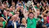 Lá fuascailte na fuinseoige do Luimneach agus craobh na hÉireann buaite acu den chéad uair le 45 bliain