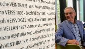 Lá amháin i 1945, scríobh fear a ainm ar bhalla bán…