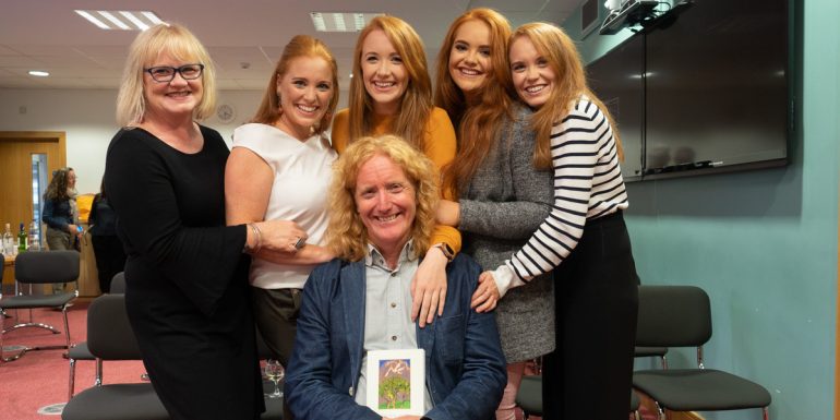 GAILEARAÍ/FÍSEÁN: Leabhar nua le Louis de Paor seolta in Ollscoil na hÉireann, Gaillimh