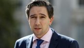Níl sa rún mímhuiníne san Aire Sláinte inniu ach cuid de gheamaireacht na Dála