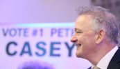 Peter Casey ag smaoineamh ar éirí as toghchán na huachtaránachta
