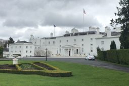 Cé a bheadh ag iarraidh post mar Uachtarán?