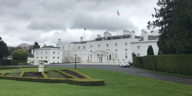Cé a bheadh ag iarraidh post mar Uachtarán?