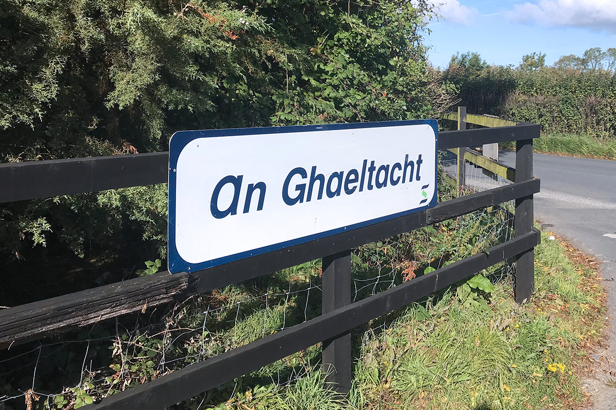 Gan ach ceithre cheantar Gaeltachta ina bhfuil breis is leath den phobal ina gcainteoirí laethúla Gaeilge