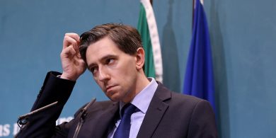 110 lá ó reáchtáladh reifreann cinniúnach an Ochtú Leasú, tá ceisteanna móra le réiteach go fóill