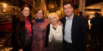 GAILEARAÍ: Lán báid d’fhilí, lucht farraige agus cairde eile ag oíche ómóis do Danny Mac an tSíthigh