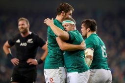 GAILEARAÍ: An dubh curtha ina ghlas! Scoth na bpictiúr ó bhua stairiúil na hÉireann i gcoinne na Nua-Shéalainne