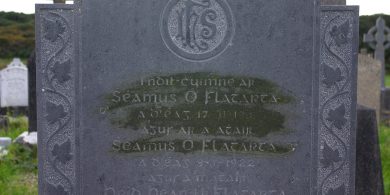 Cothrom an lae seo 100 bliain ó shin bhí sochraid mhíleata i gCois Fharraige
