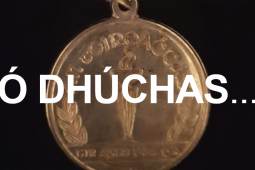 Ó DHÚCHAS: Fuair sé an bonn óir ag an Oireachtas mar gheall ar dhán breá a chuir sé isteach agus tá a chuid dánta scaipthe ar fud na nDéise…