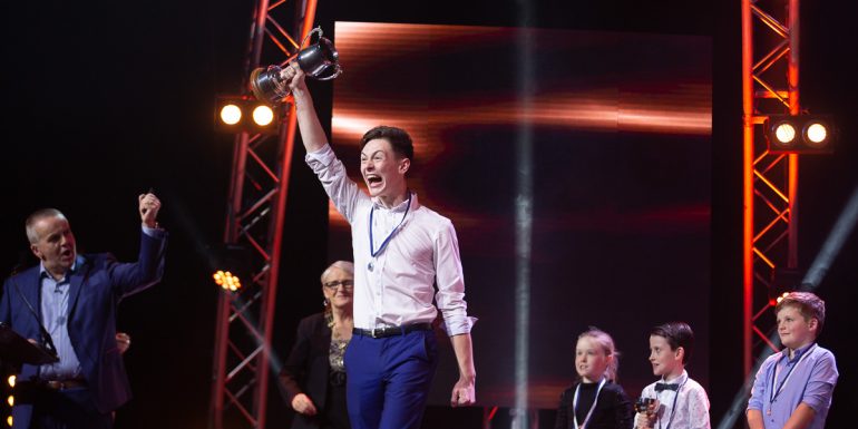 GAILEARAÍ: Idir rave, rap agus sean-nós – súil an ghrianghrafadóra ar Oireachtas 2018 i gCill Áirne…