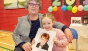 GAILEARAÍ: Sparántacht PJ Mhuiceanach bronnta i Scoil Chuimsitheach Chiaráin na Ceathrún Rua, i gcuimhne ar a hiarscoláire