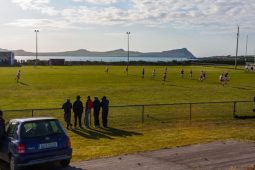 An Ghaeltacht ag dul chun cogaidh leis na tionchairí, trua do Belichick bocht