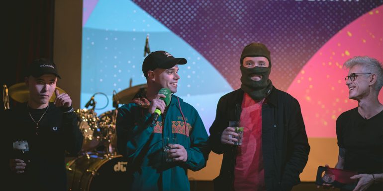 GAILEARAÍ: Cúig chúis cheiliúrtha ag KNEECAP ag Gradaim NÓS 2019