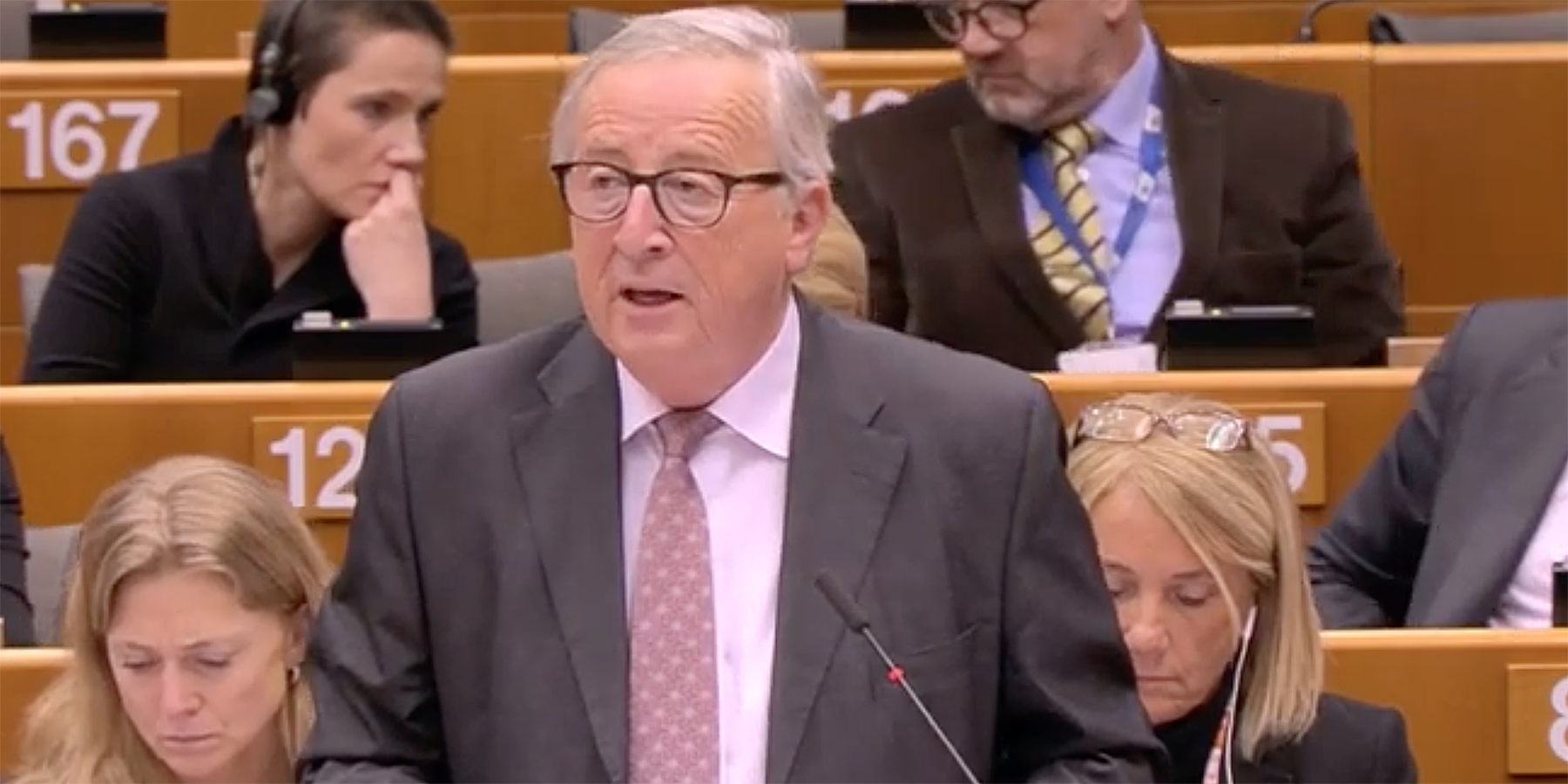 ‘Ní thréigfear Éire ag an nóiméad deiridh agus ní cluiche é seo’ – Juncker