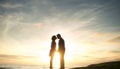 Ná bac le ‘roses are red and violets are blue’, bíodh an Ghaeilge ar do ghob agat inniu…