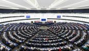 LITIR AS STRASBOURG: An Ghaeilge agus an sacar i lár an aonaigh i gcroílár na hEorpa