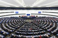 LITIR AS STRASBOURG: An Ghaeilge agus an sacar i lár an aonaigh i gcroílár na hEorpa