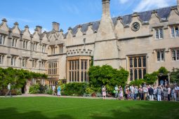 Ollamh sa Léann Ceilteach le ceapadh in Oxford den chéad uair ó 2011 agus £3.25 milliún bailithe