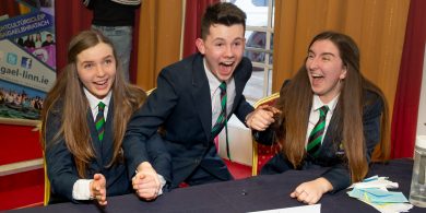 GAILEARAÍ: Coláiste Pobail Átha Luain agus Coláiste Chill Chainnigh buaiteoirí Chomórtas Díospóireachta an Phiarsaigh Gael Linn