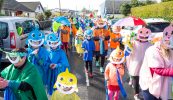 GAILEARAÍ: Mórshiúl na n-óg – na céadta páistí páirteach i bparáid na Ceathrún Rua