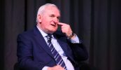 Moladh déanta ag Bertie Ahern faoi chás na Gaeilge i sáinn Stormont