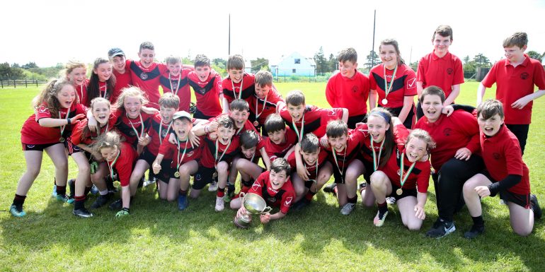 GAILEARAÍ: Scoil Mhic Dara na Ceathrún Rua ina seaimpíní ar Chonnachta ag Féile Peile Gael Linn