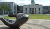 Leithscéal gafa ag an Roinn Oideachais le bean Ghaeltachta ar dúradh ‘Speak English’ léi