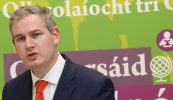 Deontas €180,000 ceadaithe do ‘seó bóthair’ Chonradh na Gaeilge ag an Aire Stáit Seán Kyne