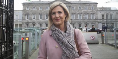 Cathaoirleacht coiste Oireachtais bainte de Maria Bailey ach í le fanacht i bhFine Gael