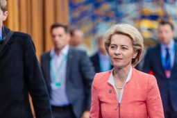 Cúnamh éigeandála d’Éirinn luaite ag Von der Leyen ina céad agallamh mar uachtarán