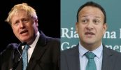 Comhrá gutháin a mhair nach mór uair a chloig ag Varadkar agus Johnson