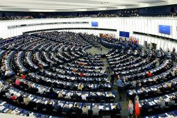 LITIR AS STRASBOURG: An pholaitíocht an buaiteoir i gcónaí san Aontas Eorpach