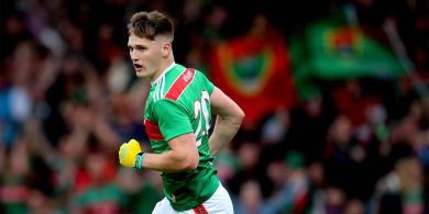Na babhtaí cáilithe chun tairbhe Mhaigh Eo, slánú Eddie Brennan agus Laoise agus ceachtanna eile