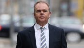 Conspóid na bpáipéar samplach Gaeilge don tSraith Shóisearach ar chlár oibre an Aire inniu