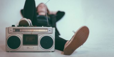 ‘Alexa’ na Gaeilge le míreanna raidió a chur i láthair