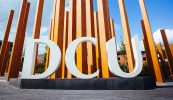 Léargas ar an ‘éiginnteacht’ a bhaineann leis na meáin Ghaeilge nach bhfuil fágtha ach cúrsa cumarsáide amháin