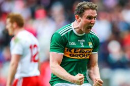 Ciarraí ag prapáil d’Áth Cliath agus Tír Eoghain curtha de dhroim seoil acu