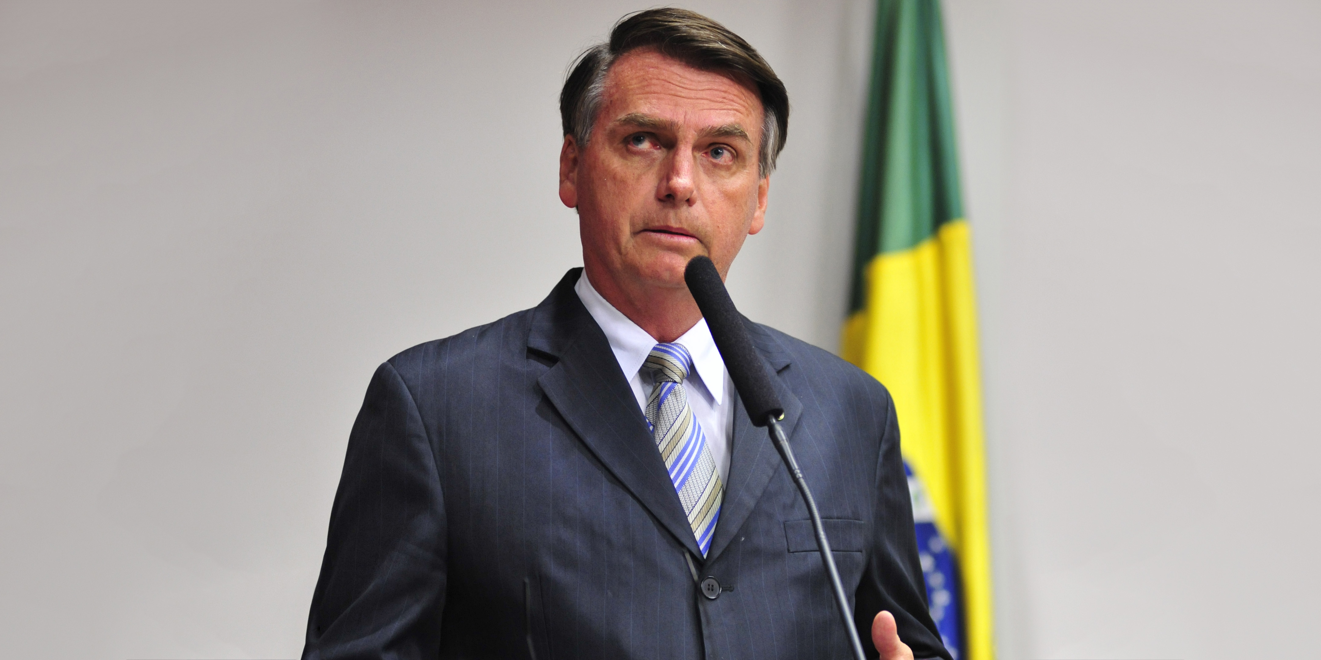 LITIR ÓN mBRASAÍL: Beag is fiú á dhéanamh ag Bolsonaro den choróinvíreas, faitíos ar an bpobal