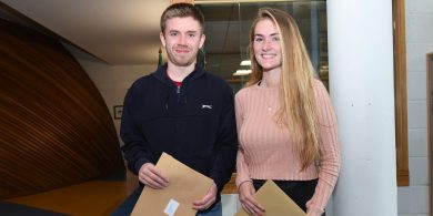 GAILEARAÍ: Lá mór do dhaltaí Phobalscoil Chorca Dhuibhne agus torthaí na hardteiste faighte acu