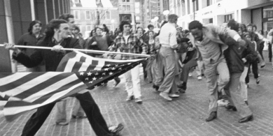 ‘The Soiling of Old Glory’ agus feachtas Joe Biden